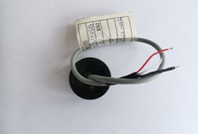 超声波传播速度的测量中，换能器的发射频率由什么决定？